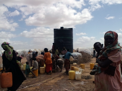 干ばつの発生を受けて、ケニアのダダーブ難民キャンプにはソマリア難民が